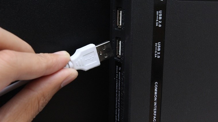 Cắm lại kết nối cổng USB