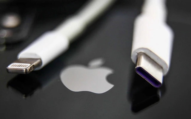 Cổng Lightning có giống cổng sạc USB Type C không?