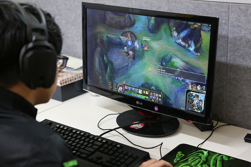 PC gaming giá rẻ chơi LOL HACOM