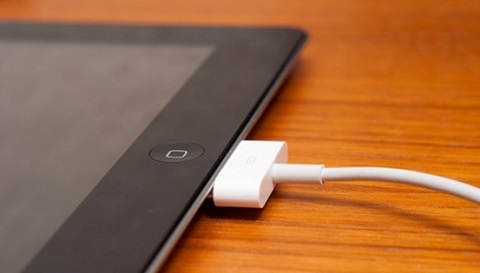 Sửa máy tính bảng không lên nguồn bằng cách cắm sạc