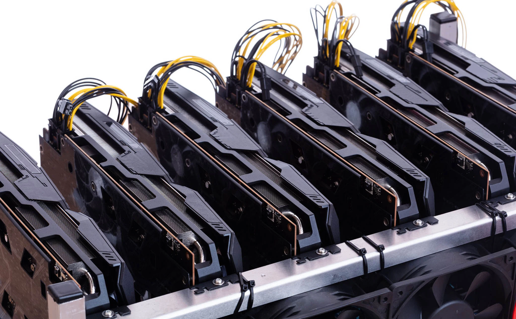 Với sự xuất hiện của các dòng card đồ họa chuyên đào tiền ảo, hy vọng thị trường linh kiện máy tính sẽ sớm bình ổn.