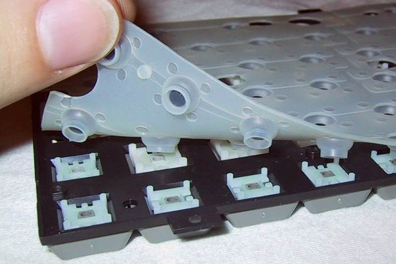 ban-phim-co-va-ban-phim-gia-co-loai-nao-tot