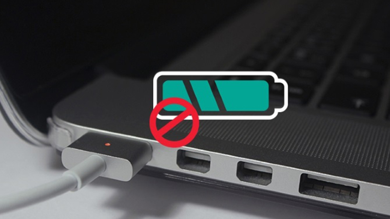 Vừa dùng vừa sạc laptop có sao không