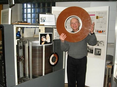 Ổ cứng HDD đầu tiên trên thế giới