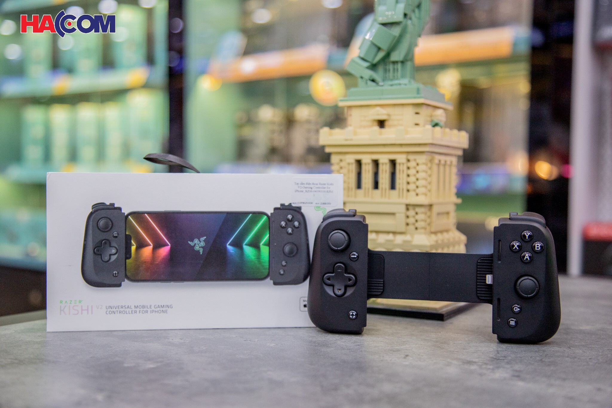 Tay cầm chơi game điện thoại Razer Kishi V2