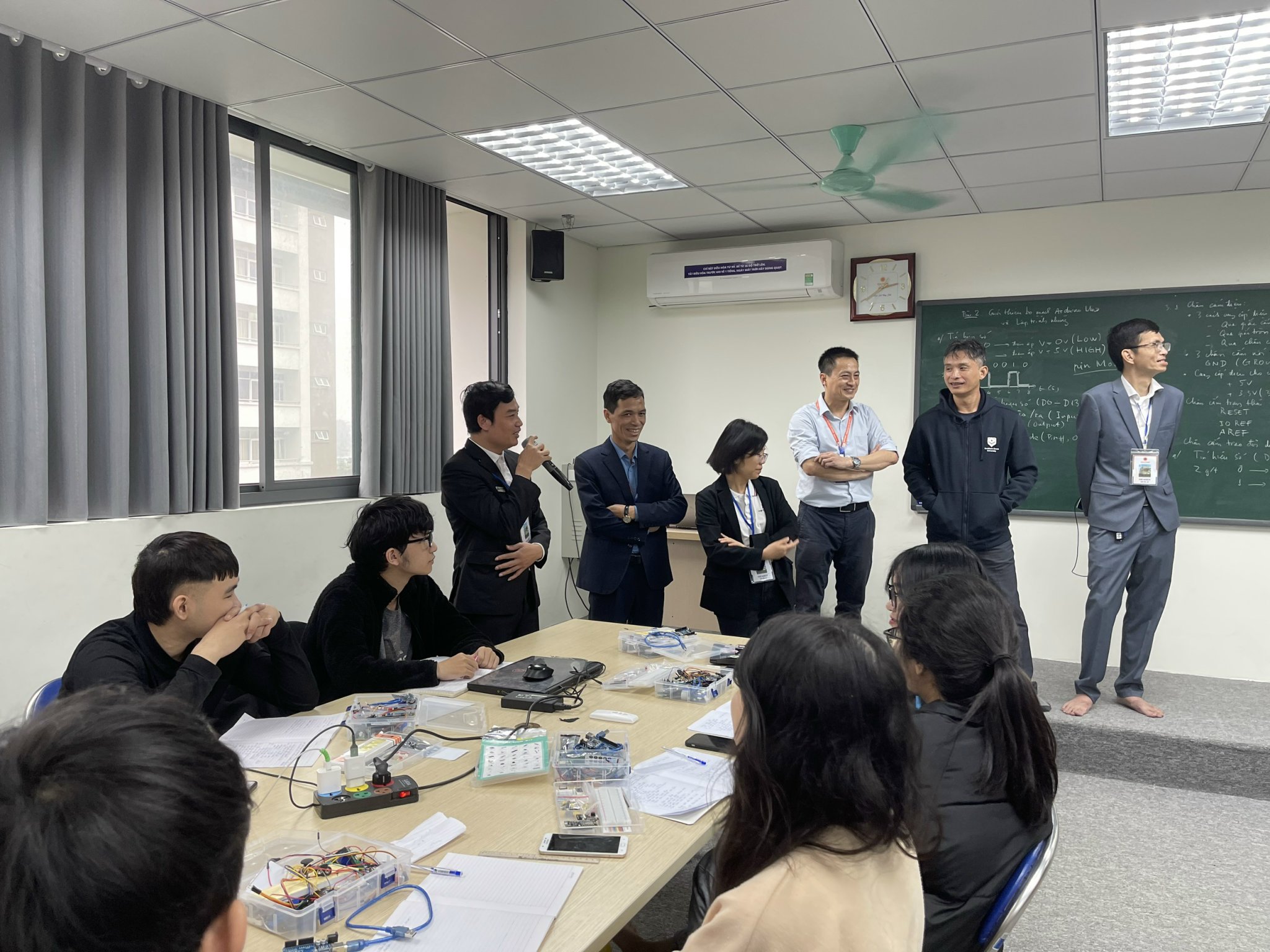 Giám đốc công ty HACOM giao lưu