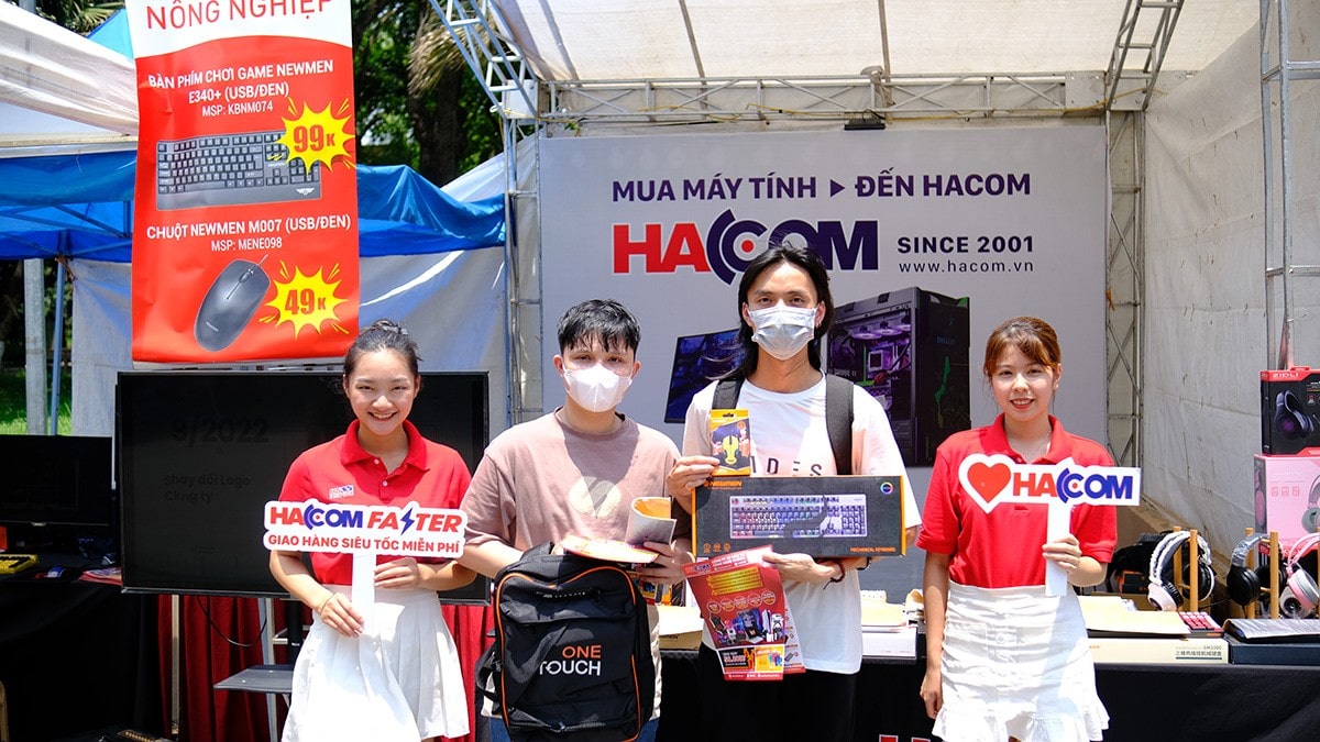 Công ty HACOM trao tặng quà chuột phím NEWMEN