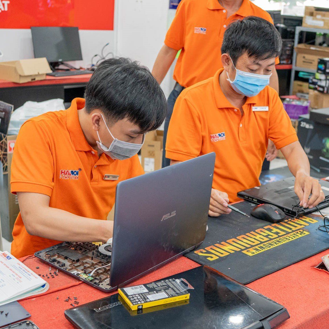 lau màn hình laptop bằng gì