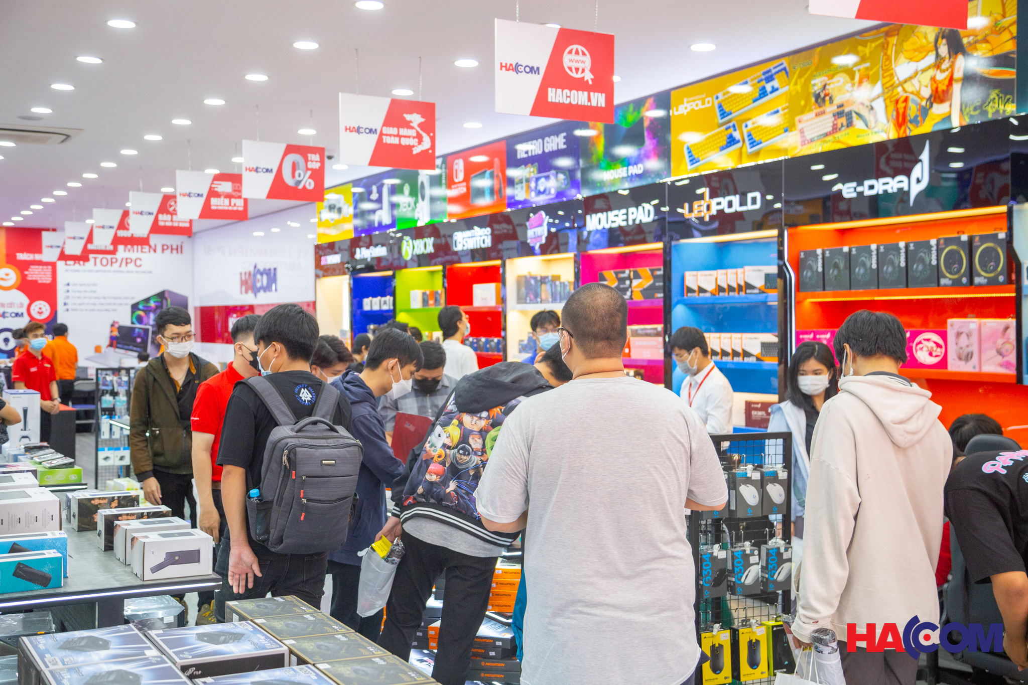 Khách hàng tin tưởng sử dụng máy tính HACOM