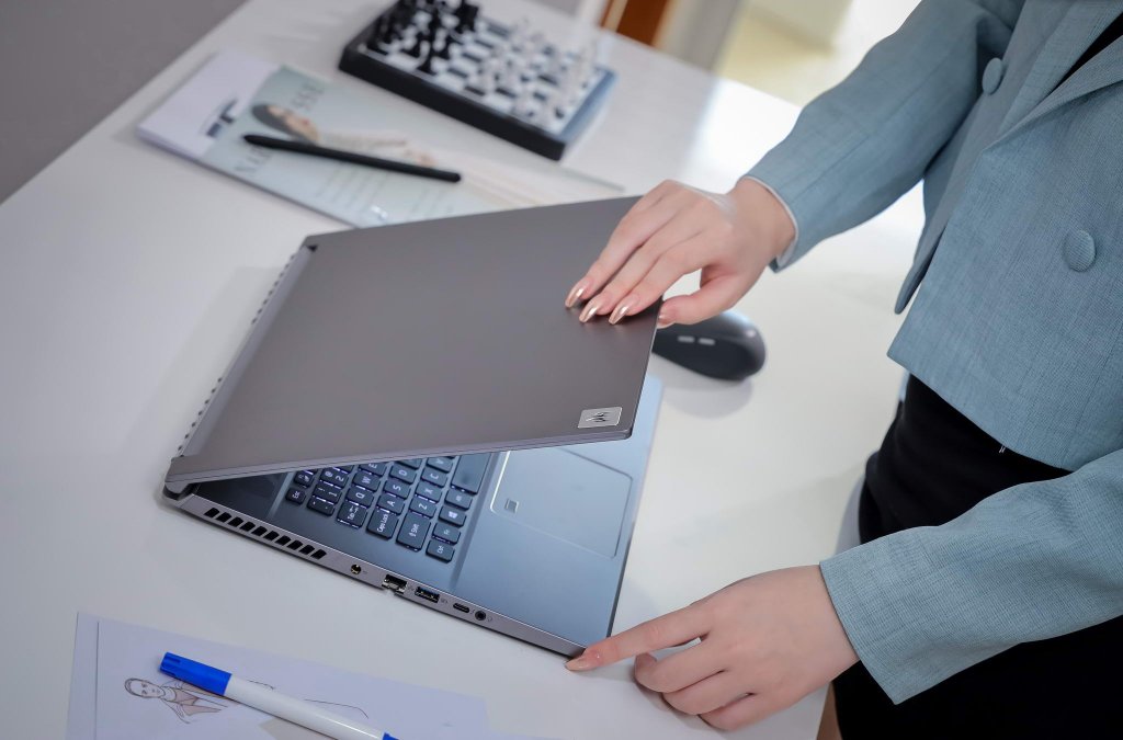 Predator Triton 500 SE 1