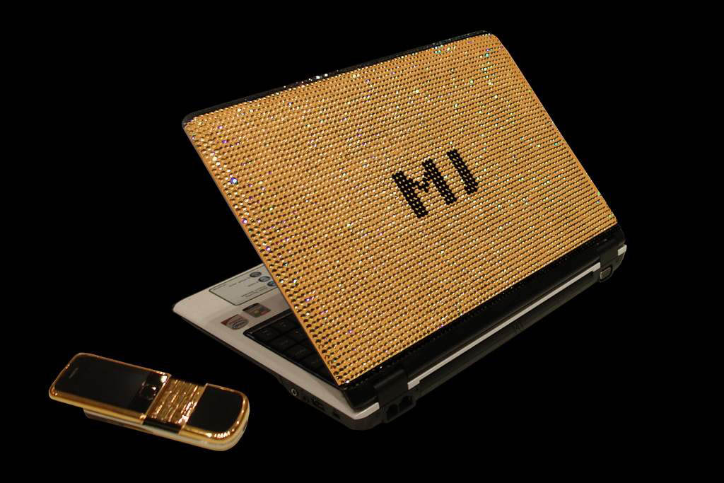 MJ'S Swarovski & Diamond Studded Notebook là chiếc laptop đắt nhất thế giới