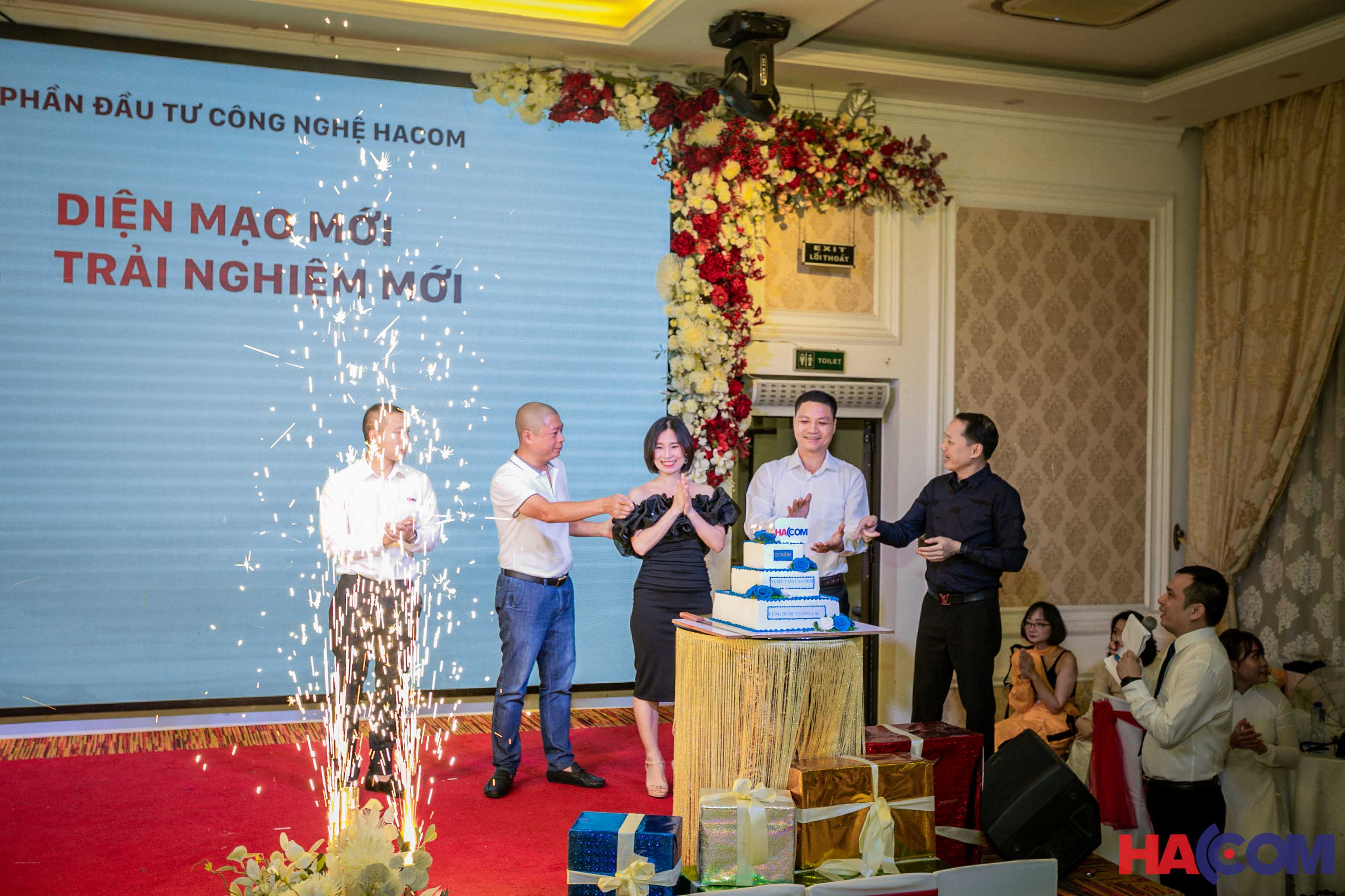 tiệc sinh nhật 21 năm thương hiệu HACOM