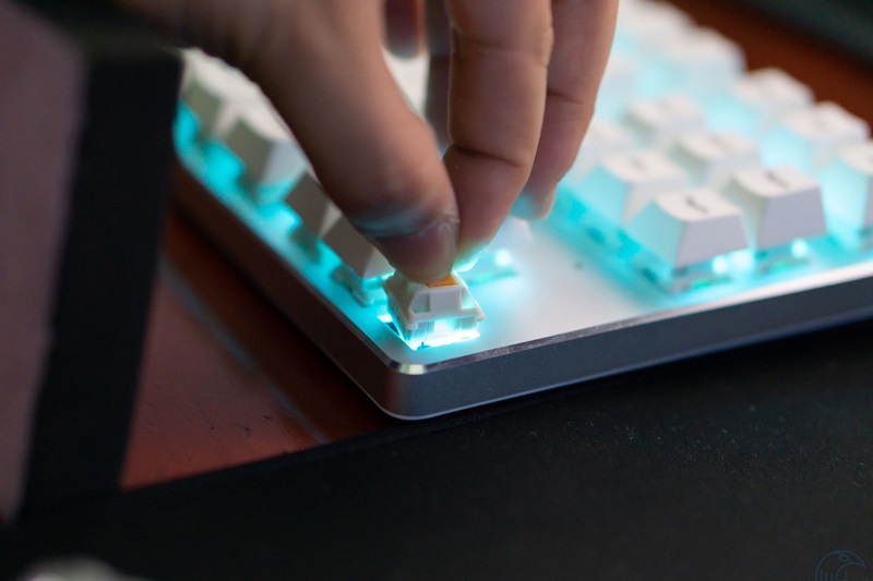 Hướng dẫn cách thay bàn phím switch cơ đơn giản nhất bước 4