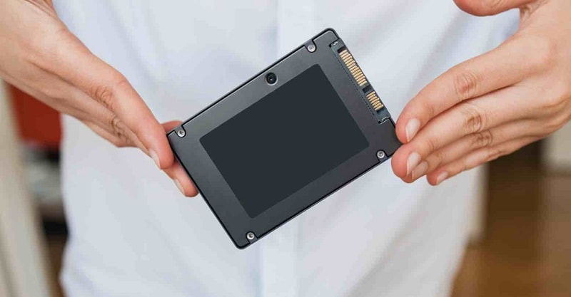 Nguyên nhân lỗi không nhận ổ cứng SSD trên laptop