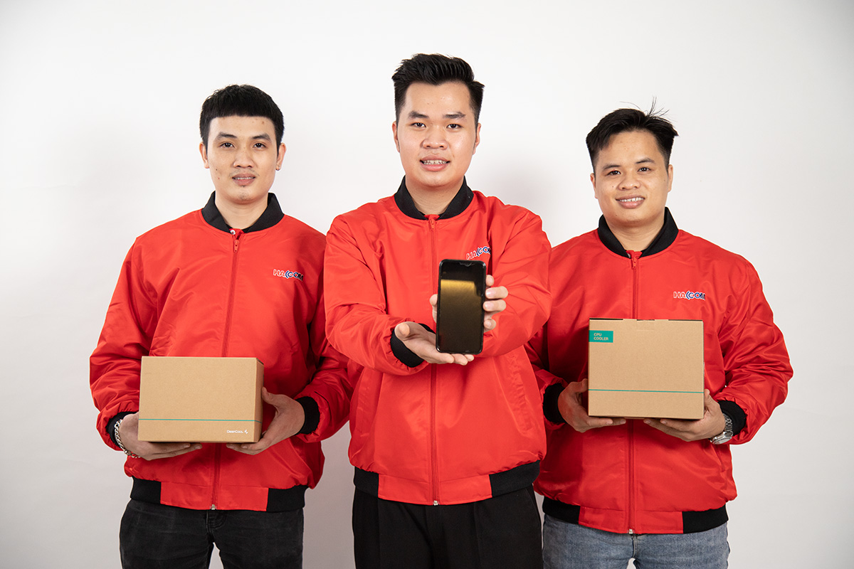 Nhân viên HACOM chuyển phát nhanh chuyên nghiệp