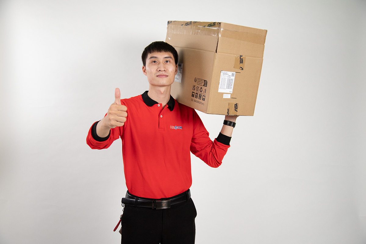 Nhân viên giao vận HACOM chuyên nghiệp 