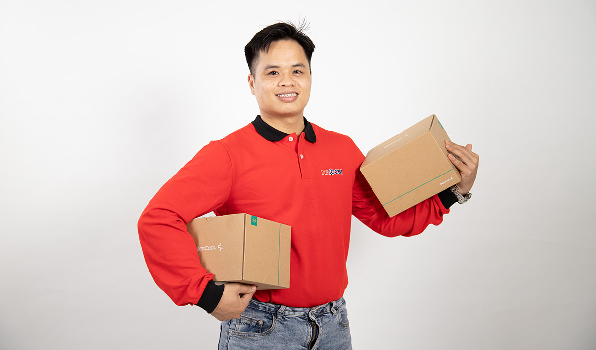 Nhân viên HACOM và nụ cười tỏa nắng