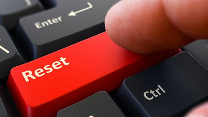 khởi động lại m&aacute;y t&iacute;nh để khắc phục lỗi chuột laptop bị đơ