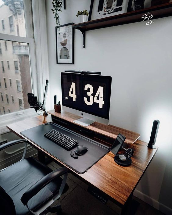 dàn pc đẹp bên cửa sổ