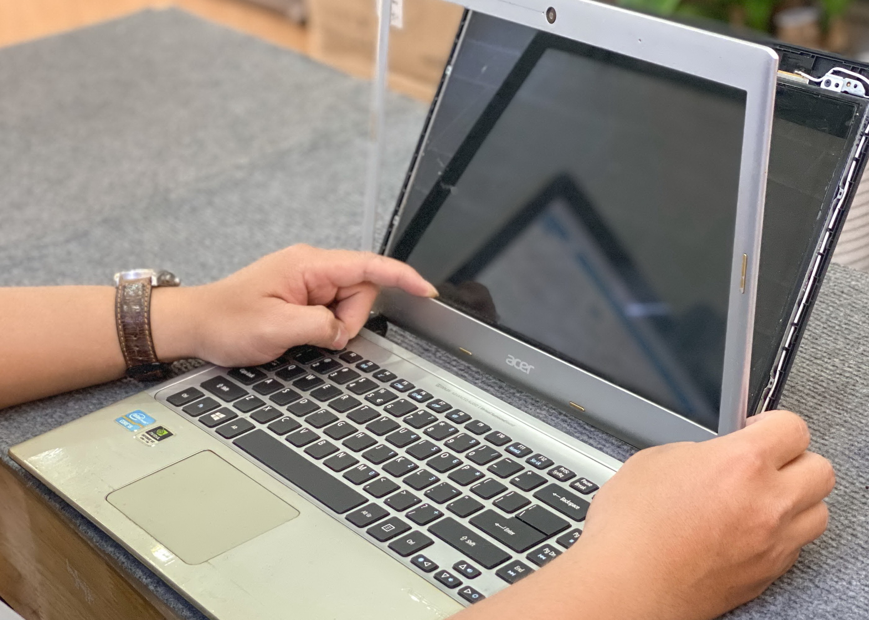 cách khắc phục hiện tượng màn hình hở sáng