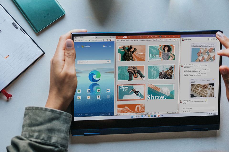Tại sao màn hình laptop xoay ngang?