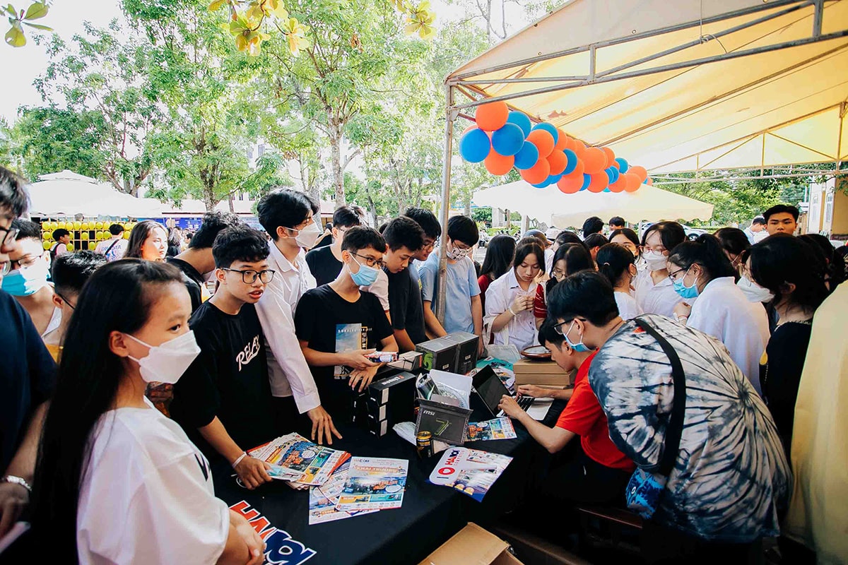 chương trình chào đón tân học sinh của chi nhánh HACOM Thanh Hóa