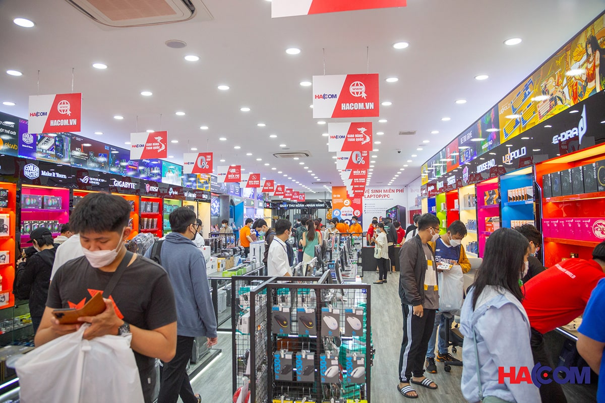 Con người HACOM tại lễ khai trương showroom HACOM quận 7 Thành Phố Hồ Chí Minh