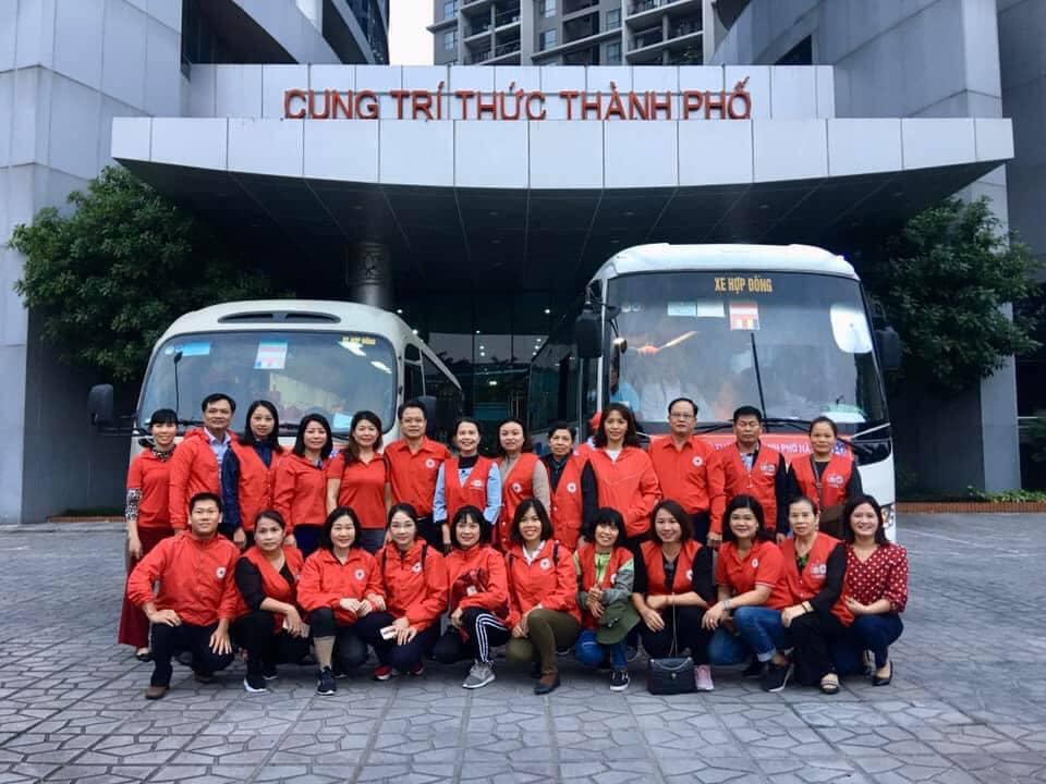 Tập thể nhân viên HACOM làm từ thiện ủng hộ đồng bào Miền Trung