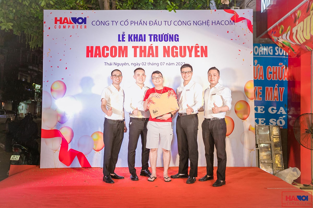 Nhân viên HACOM tại sự kiện khai trương chi nhánh HACOM Thái Nguyên