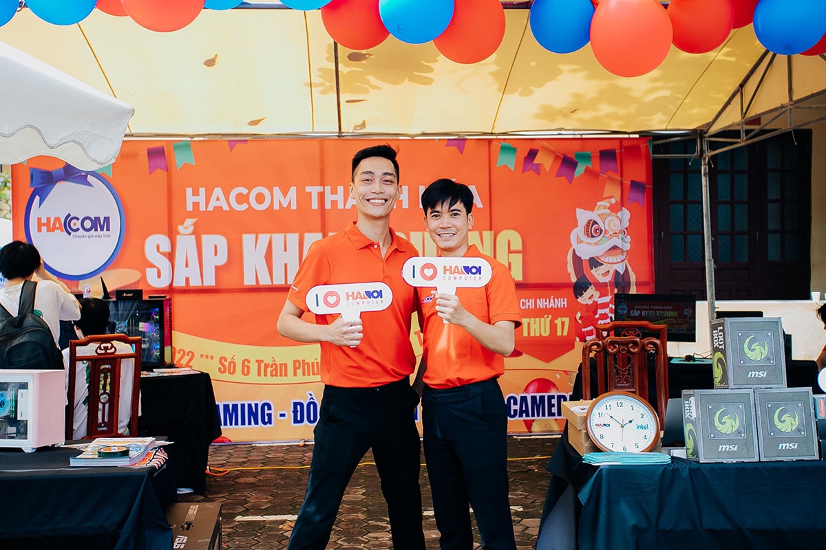 Nhân viên HACOM tại lễ chào mừng tân học sinh Hàm Rồng Thanh Hóa