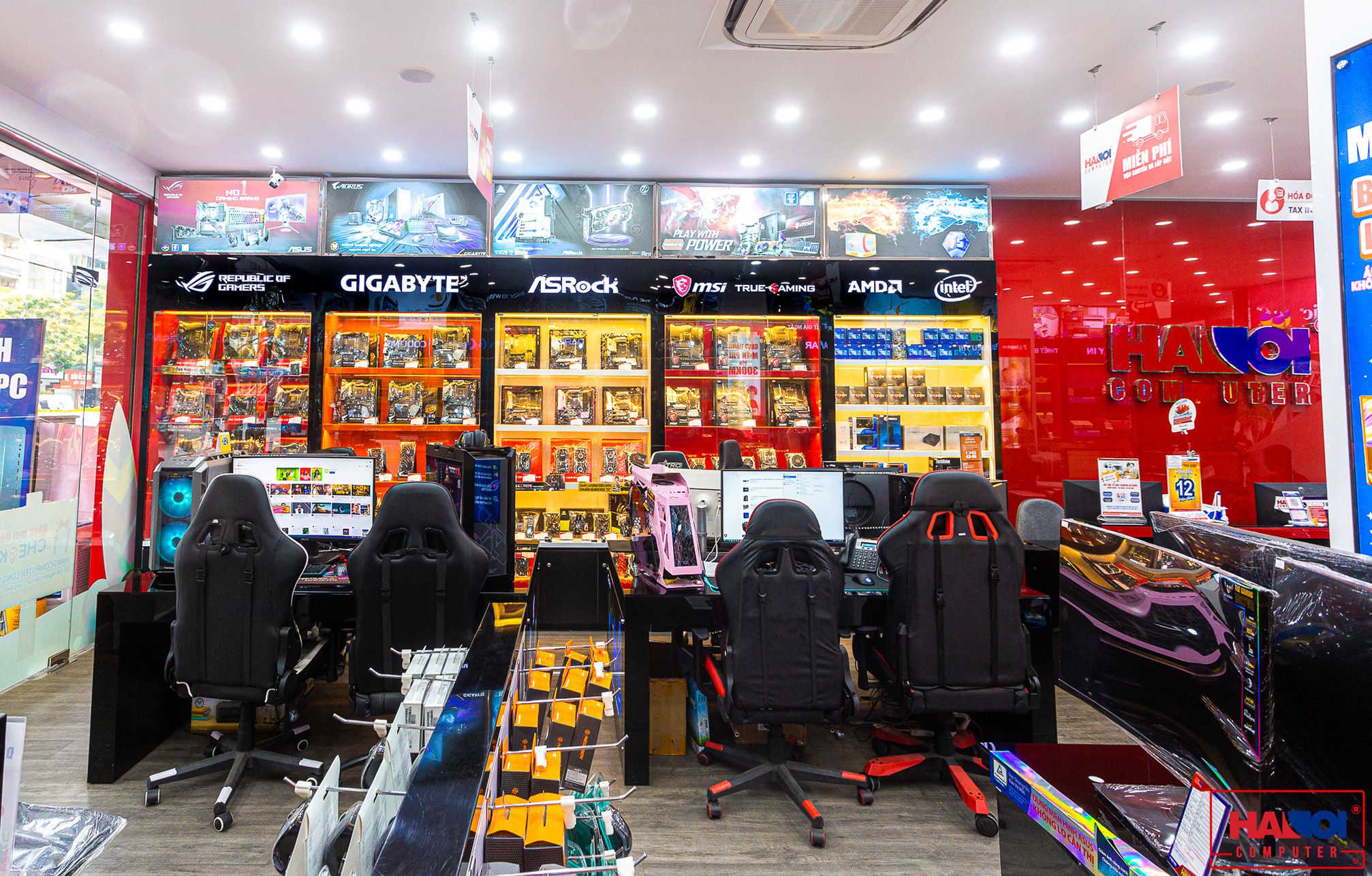 thương hiệu HACOM showroom