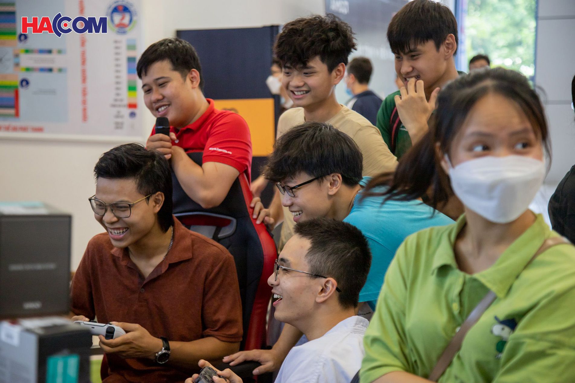 tính cách thương hiệu HACOM