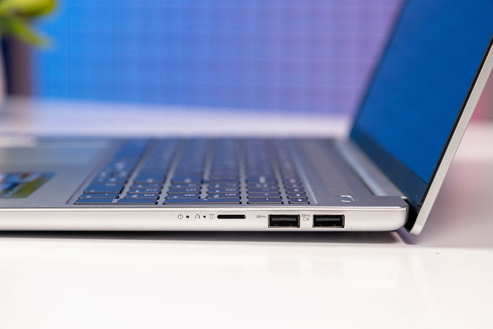 Cổng kết nối Lenovo IdeaPad Slim 5 15IRU9 83D0003VN