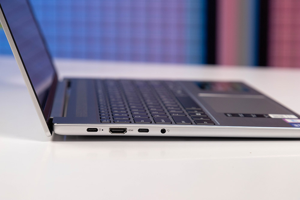 Cổng kết nối Lenovo IdeaPad Slim 5 15IRU9 83D0003VN