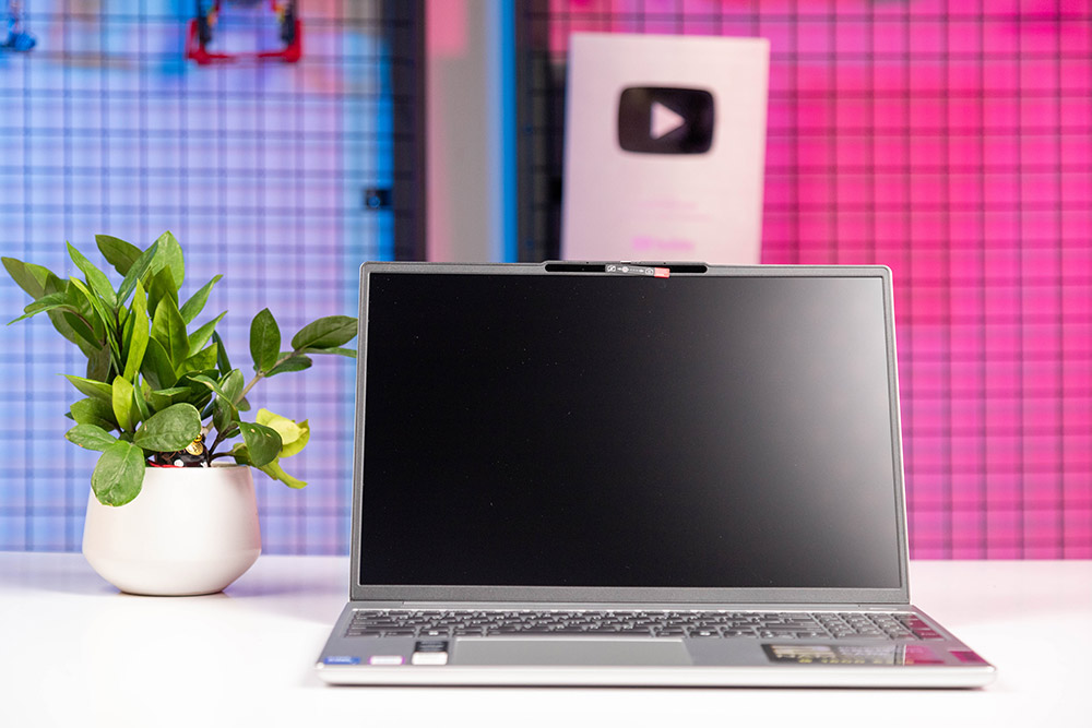 Màn hình Lenovo IdeaPad Slim 5 15IRU9 83D0003VN