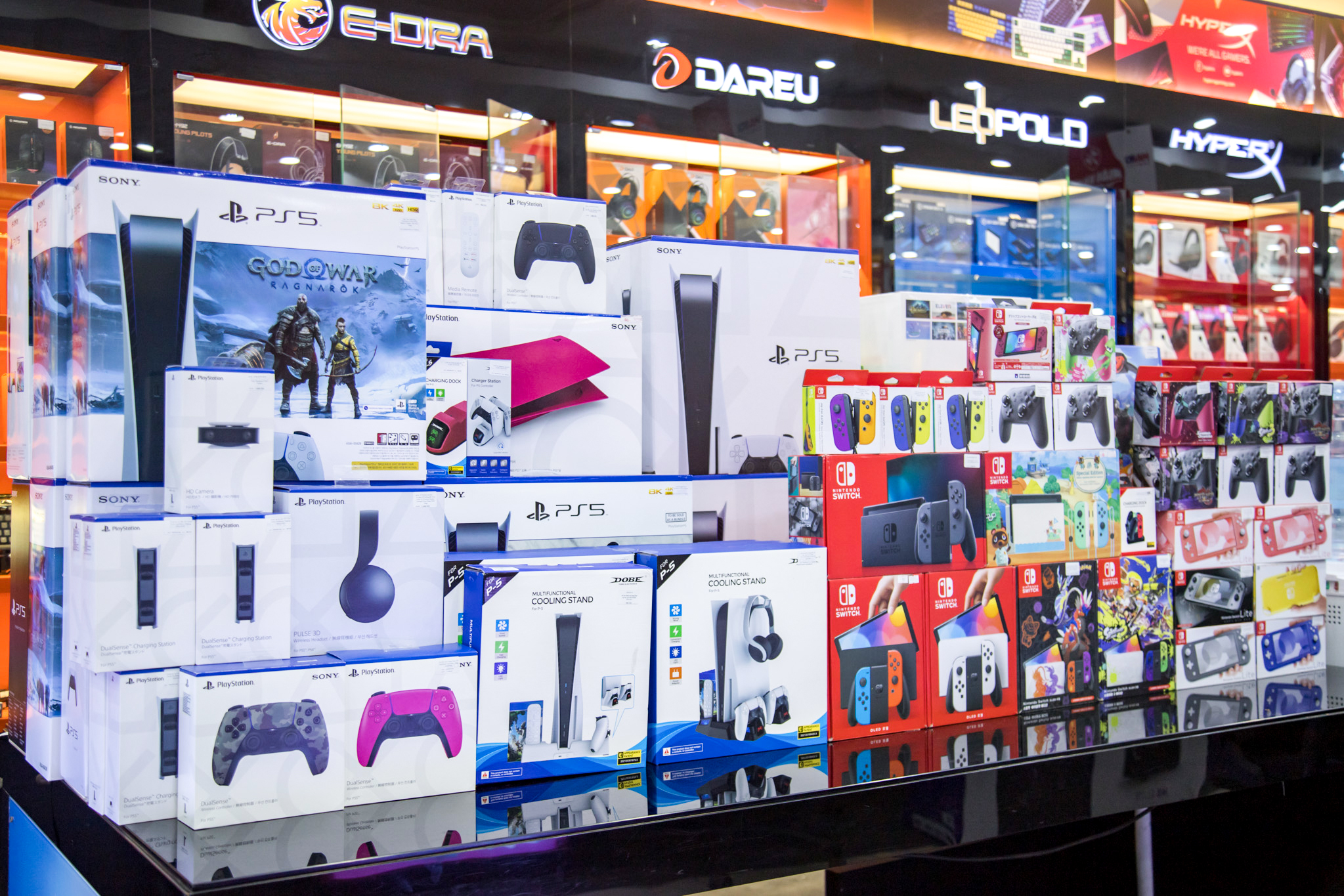 Các loại máy chơi game PS5, Nintendo Switch tại HACOM