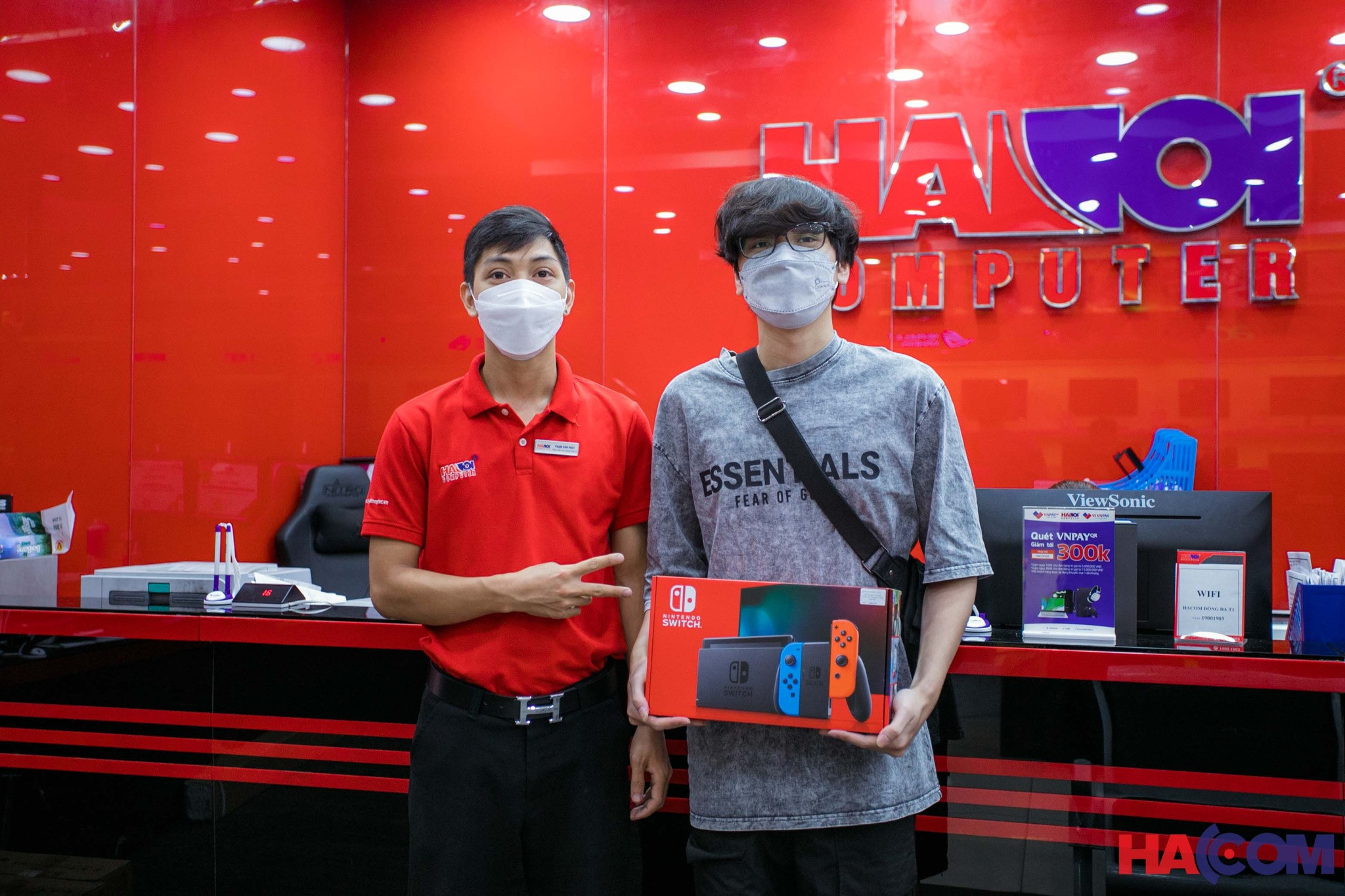 HACOM phân phối chính hãng máy chơi game cầm tay Nintendo Switch