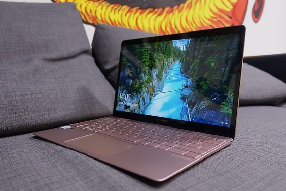 Laptop Asus Zenbook 14 thiết kế mỏng nhẹ