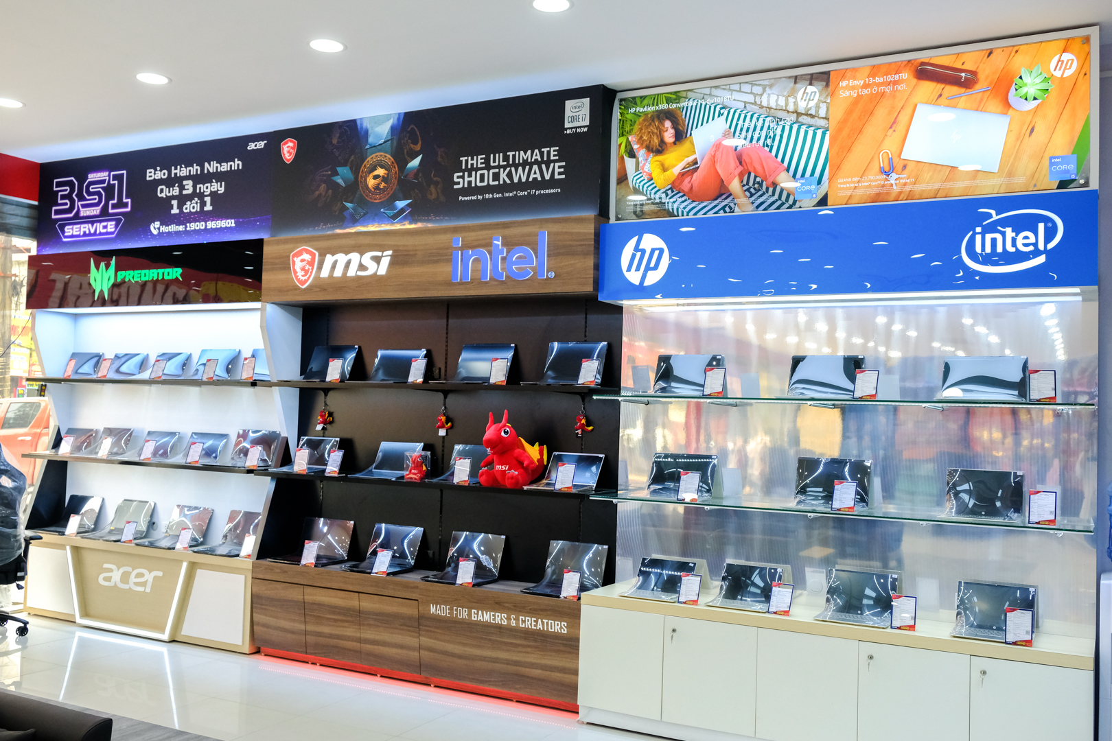 Khu vực trưng bày laptop Hanoicomputer Từ Sơn- Bắc Ninh