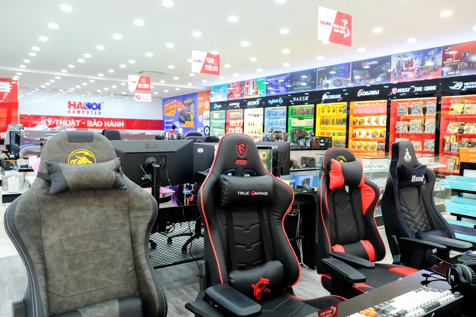 Khu vực trải nghiệm ghế gaming êm mông cực kì thoải mái - Hanoicomputer Từ Sơn