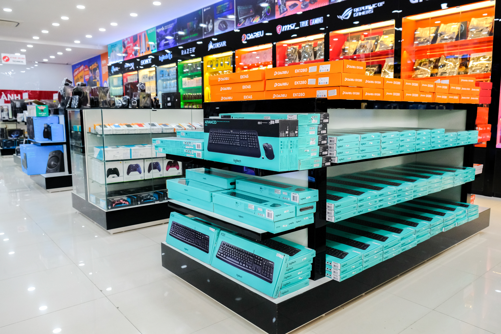 Quầy gaming gear, bàn phím, chuột của Hanoicomputer Bắc Ninh