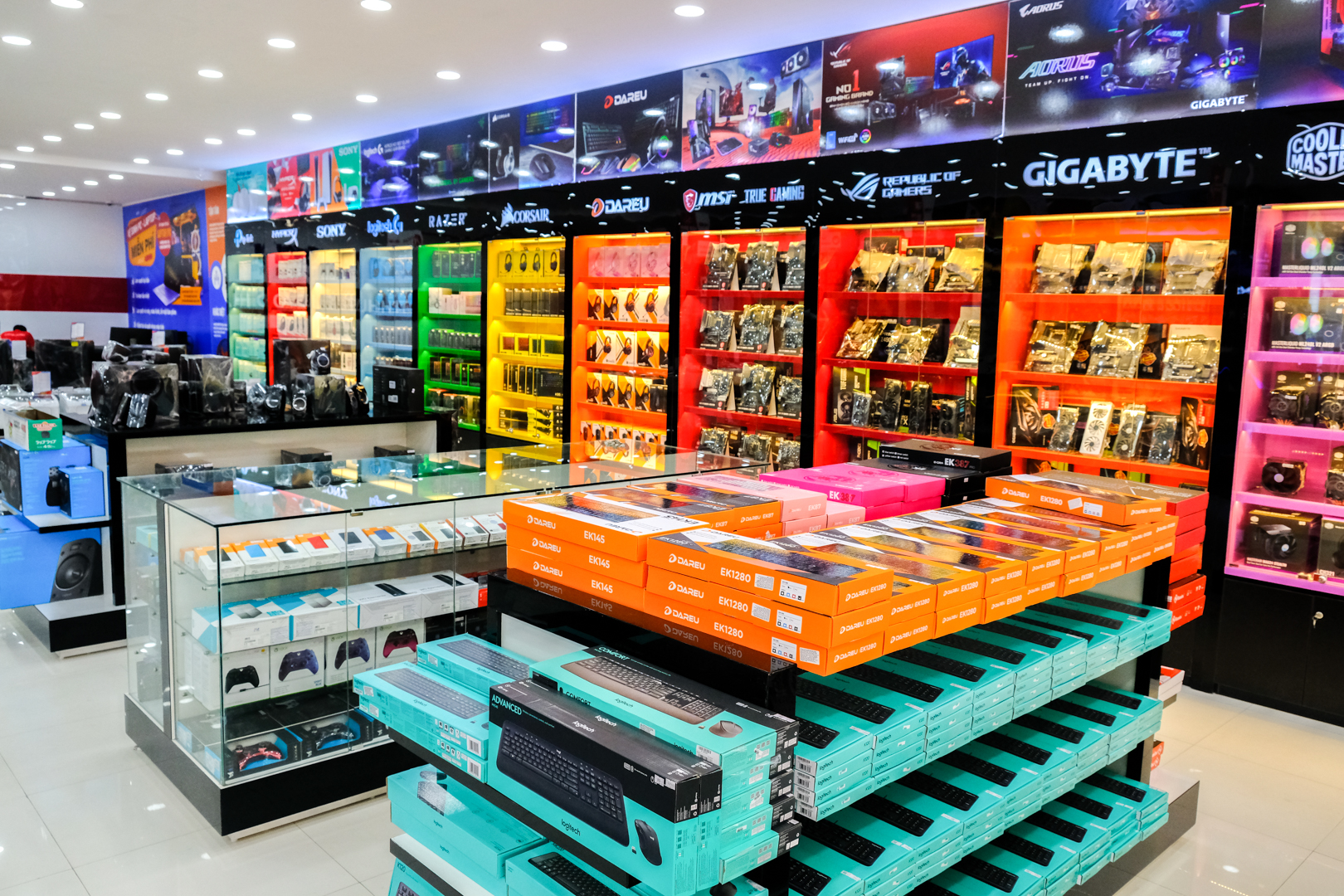 Quầy gaming gear, bàn phím, chuột của Hanoicomputer Bắc Ninh