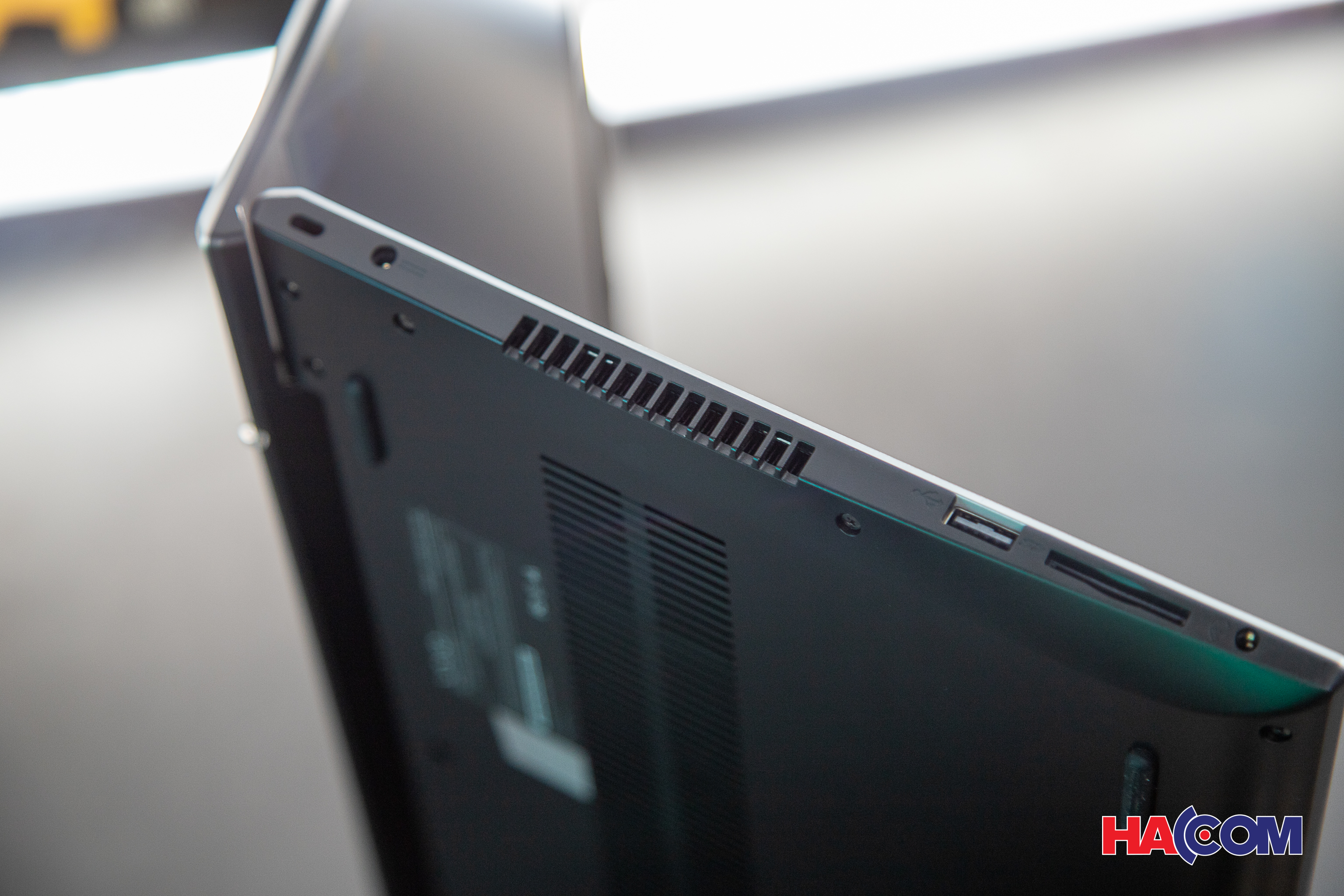 Laptop Vaio FE 14 (VWNC51427-SL)