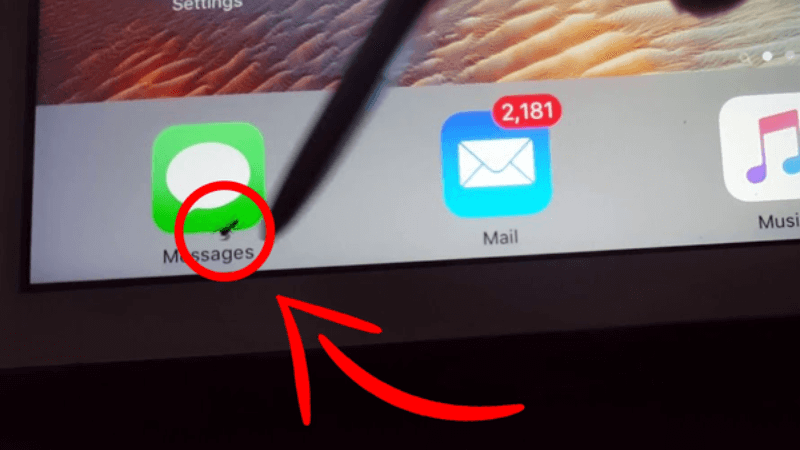 Dấu hiệu kiến chui vào laptop