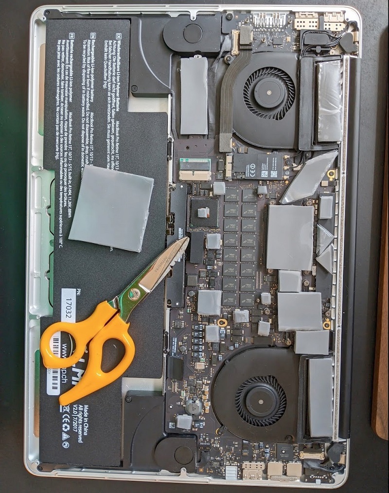 hanoicomputer-Tản nhiệt nước cho macbook pro-Các tấm cách nhiệt