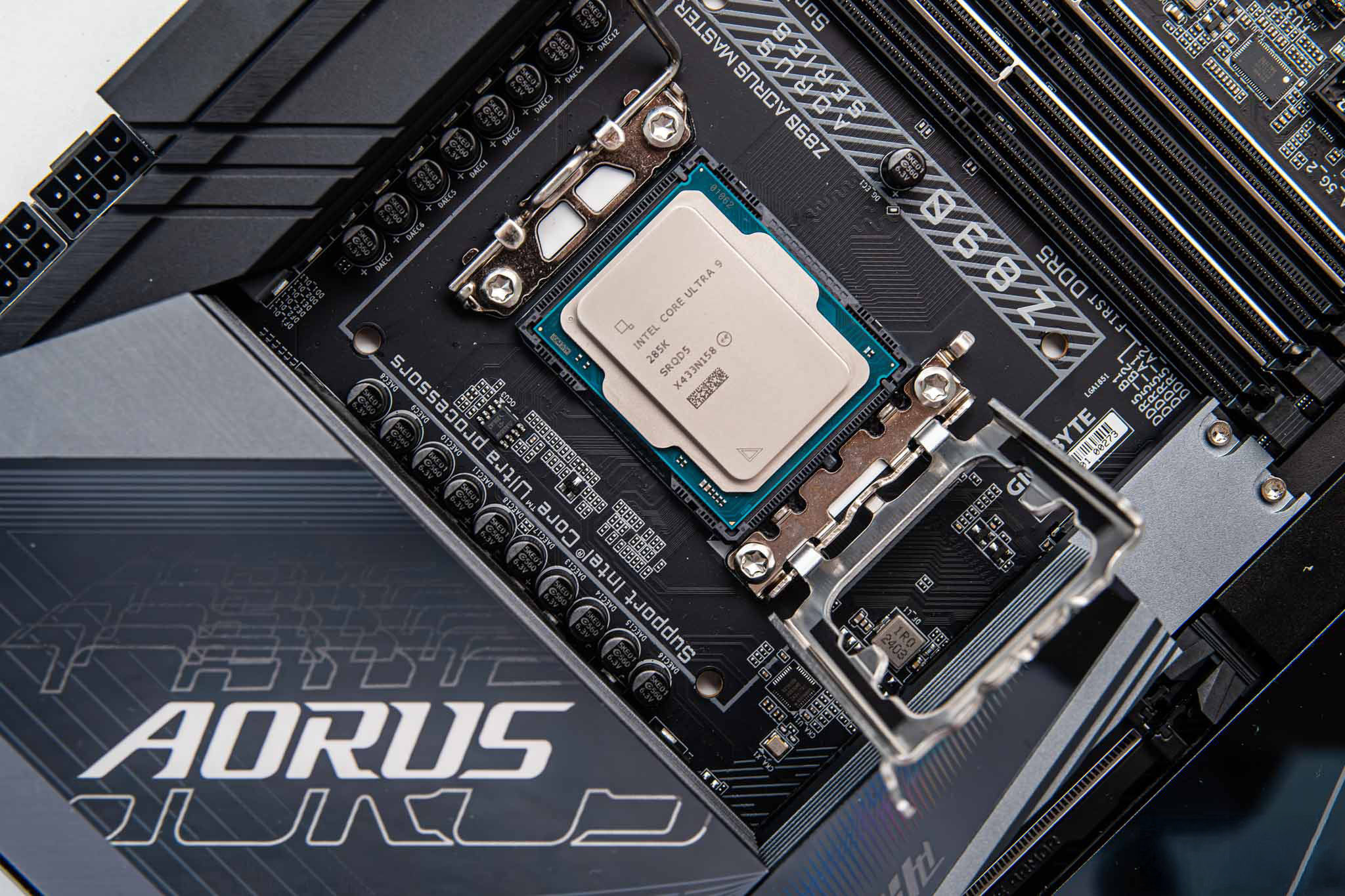Intel Core Ultra 9 285K: Nâng Cấp Đáng Giá Cho Game Thủ Chuyên Nghiệp 
