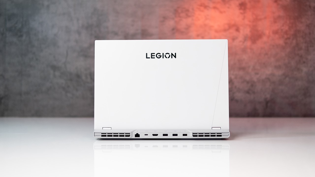 Lenovo Legion 5 và Legion 5 Pro Đây là bộ đôi laptop được cả game thủ lẫn dân multimedia đánh giá rất cao nhờ cân bằng hoàn hảo nhiều yếu tố từ giá thành, thiết kế, tản nhiệt, hiệu năng, màn hình, bàn phím và cả chế độ bảo hành tới 3 năm.