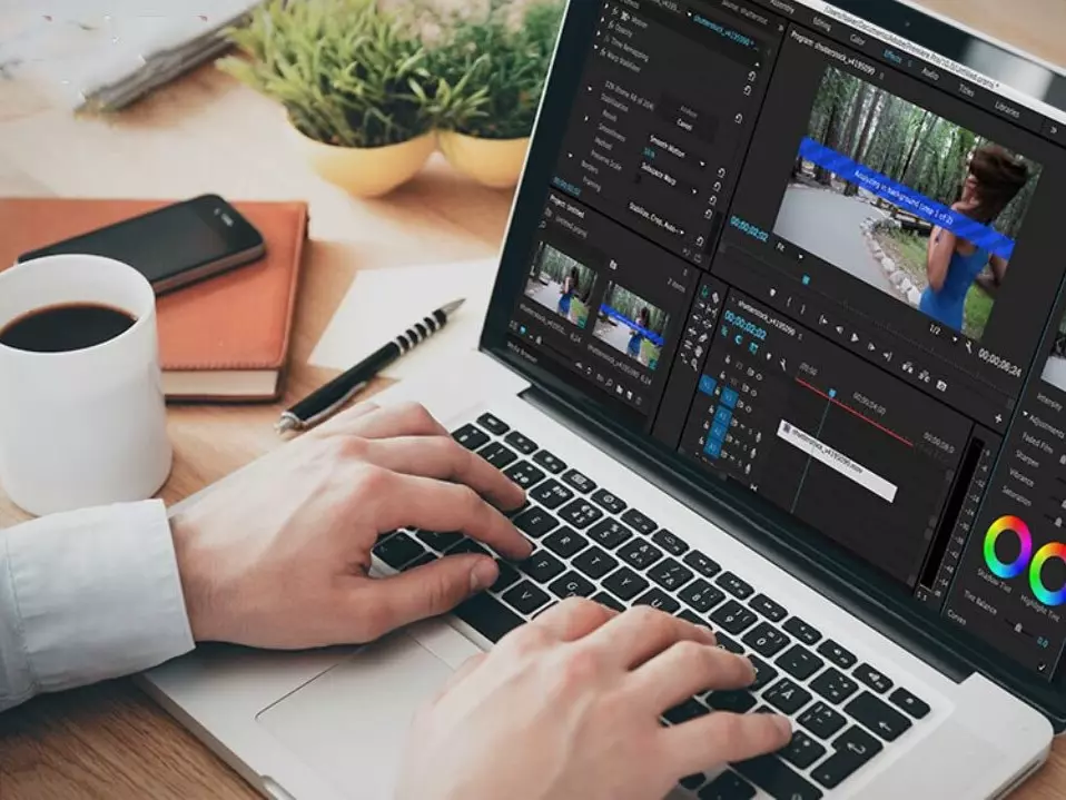 hacom-laptop đồ họa mỏng, nhẹ tốt nhất 2021