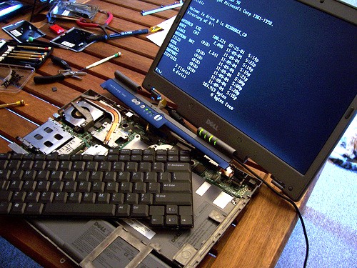 Hanoicomputer-Sửa máy tính bị dính nước mưa 