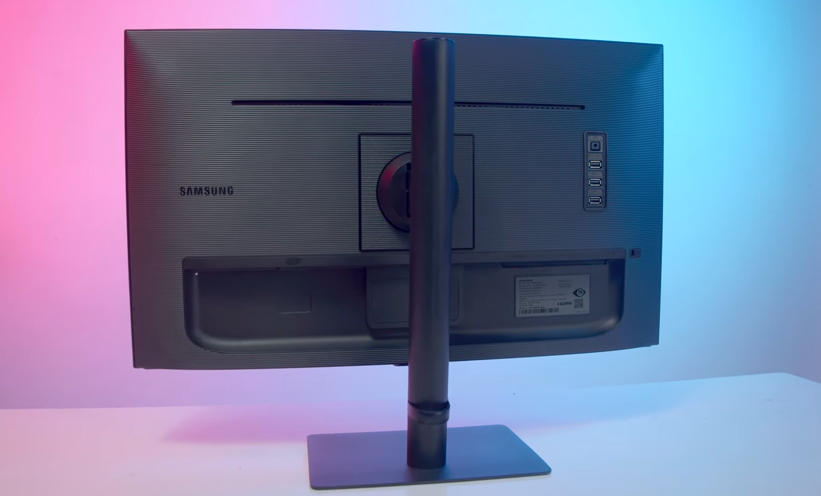 Samsung Viewfinity S8 4